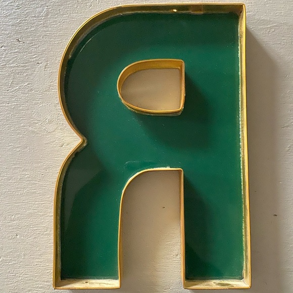Vintage “R” Sign Letter - Picture 2 of 3